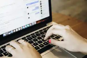 tu primer negocio de diseño web-jaime gomez-comentarios-crear-inversión-páginas web-emprender-propio negocio