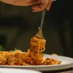 Spaguettis a la boloñesa-como hacer-que se acompaña-receta-ingredientes-platillo-salsa