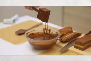 bizcocho de chocolate-brownie receta-tarta tres chocolates-chocolate para derretir