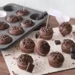 cupcake de chocolate-decorados-ingredientes-amor-relleno-frosting