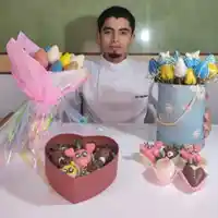 daniel martinez -frutillas-fresas con chocolates doradas