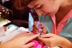 técnico manicurista-uñas-nail-uñas acrílicas-facebook-manicurista profesional-pedicura-esmalte