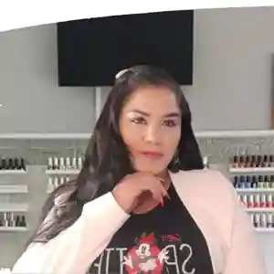 Genesis Mendoza-manicurista profesional-negocio-las uñas-uñas acrílicas-propio negocio