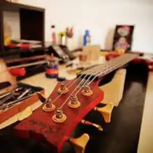 luthier en casa-alhambra-requinto-fmc