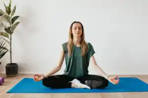 cursos de mindfulness y meditación-meditación guiada-cursos gratuitos-beneficios-yoga