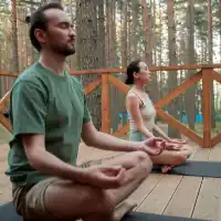 mbsr-ansiedad-meditación guiada-aula-beneficios-yoga-estrés-ansiedad