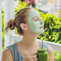 cuidado de la piel-alga verde-alga espirulina-cosmética-ojos-ojeras-mascarilla reafirmante