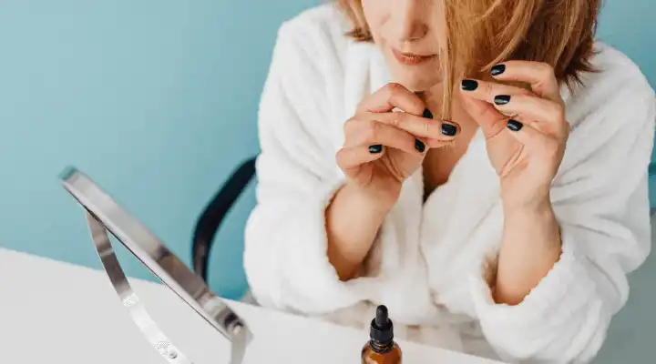 cuidar el cabello-cabello rizado-cabello fino-hombre-mujer-tenido-bioguía