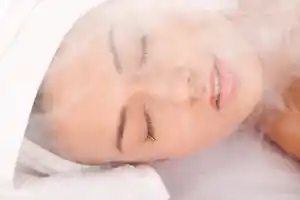 vapor facial-limpieza facial profunda-hierbas-evaporación-remedios caseros-cara-acné-vaporización facial