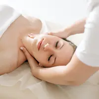 masaje terapéutico-técnicas-espalda-relajante-fisioterapia-spa-masoterapia-deportivo