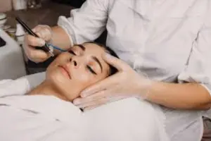 curso-clases de belleza-técnicas de belleza-microblanding-envejecimiento-estética-arrugas-electrodos-envejecimiento facial-efectos fisiológicos