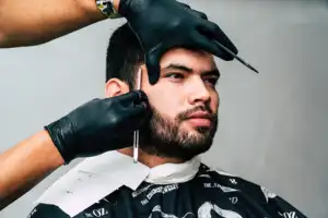 cursos de barbería-cursos gratuitos-estudiar peluquería-curso online-barbería profesional-de cabello-barbería pdf-peluquería masculina