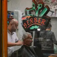 edad media-antiguo egipto-poste-peluquerías-afeitar-peluquero