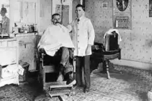 historia de la barbería-tiempo-actualidad-barber pole-peluquería-antes-barbería pdf-los barberos-barbería wikipedia
