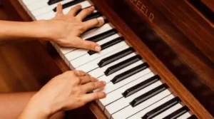 tipos de piano-nombre-cola-antiguo-diferente-cuerda percutida-instrumentos