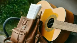 beneficios de tocar la guitarra-aprender guitarra-tocar la guitarra-ventajas de tocar guitarra-beneficios de tocar guitarra para niños-beneficios de tocar la guitarra para adultos