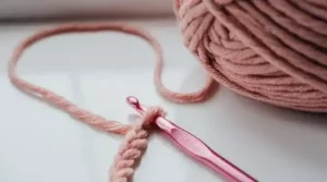 Beneficios de Tejer a Crochet-beneficios del crochet-decoraciones-amigurumis-psicología-estrés-ansiedad-adultos mayores-niños