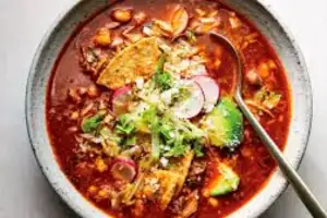 Pozole tradición que une familias-gastronomía-cursos de cocina-comida mexicana
