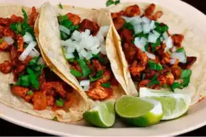 Tacos al pastor-comida mexicana