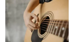 Cursos de guitarra-De cursos opino-clases de guitarra online-tocar la guitarra-aprender guitarra-aprender a tocar guitarra-cursos de guitarra online gratis